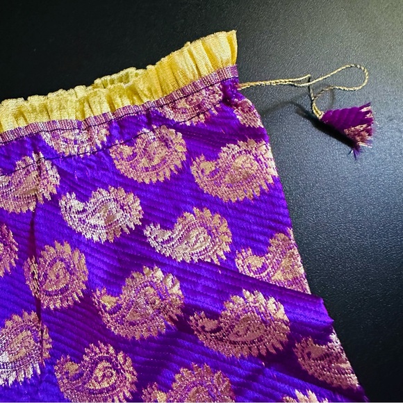 ⭐️ Purple and Gold Drawstring Bag - Picture 4 of 9